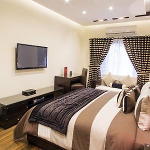 Royaute Luxury Suites And Hotel Gulberg Lahore