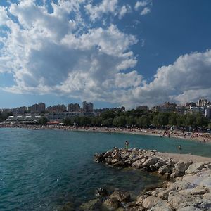 Luxury Rooms Near The Beach